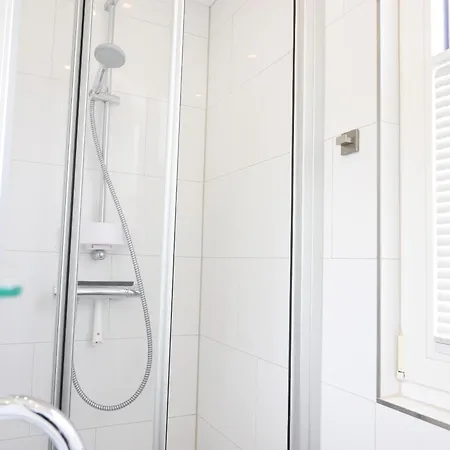 Im Dachgeschoss Am Ortsrand Von Wenningstedt. Apartment *