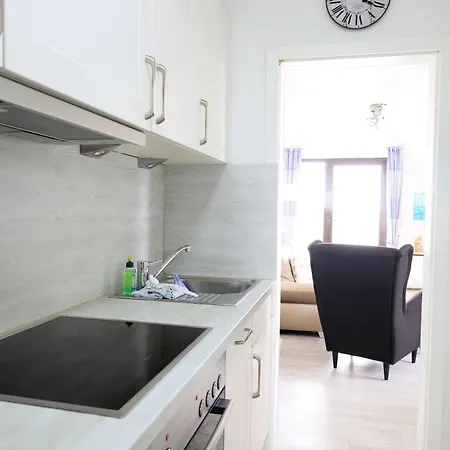 Im Dachgeschoss Am Ortsrand Von Wenningstedt. Apartment Wenningstedt-Braderup